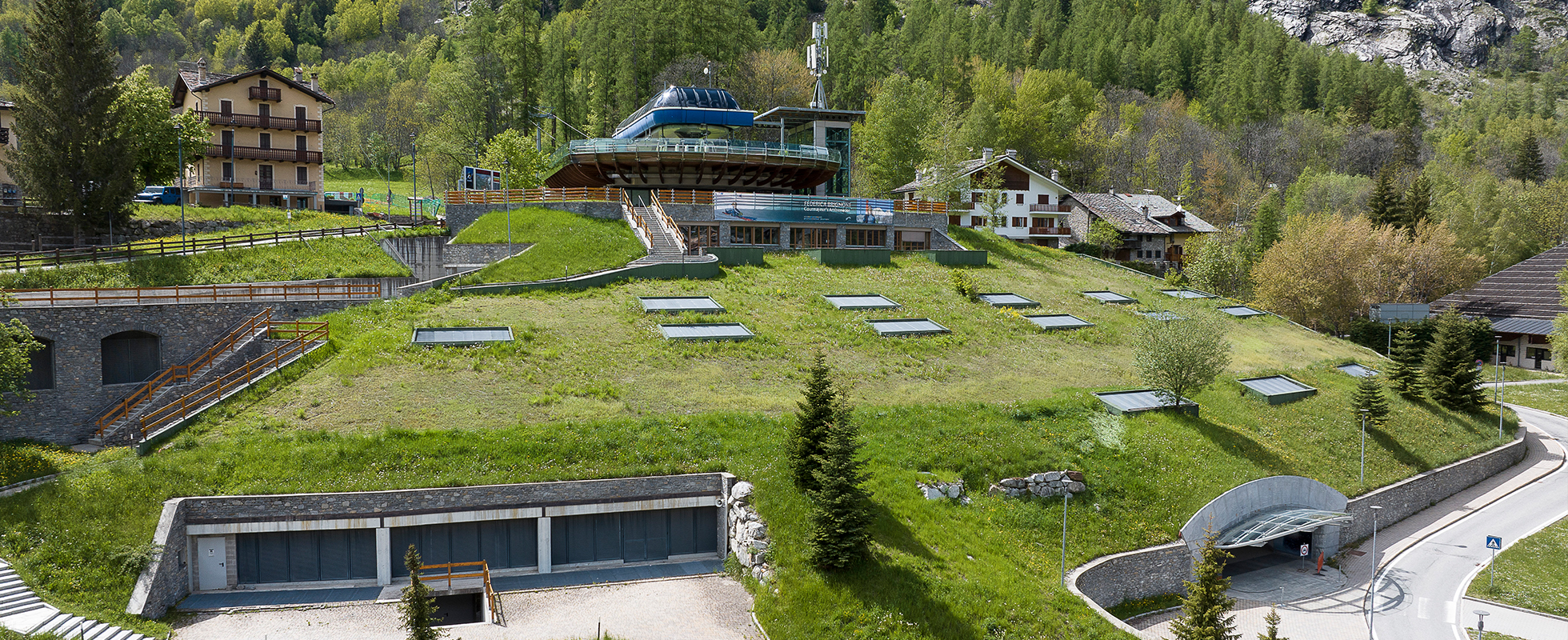 Jardin sur le toit d'un parking, Courmayeur, Italie